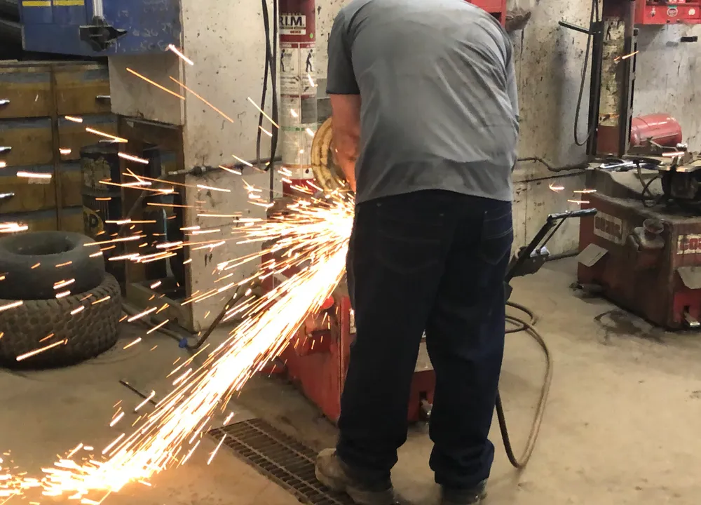 Cutting and welding: exhaust work done on site